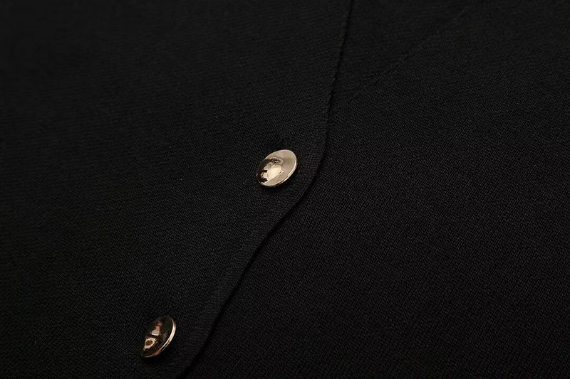 Cardigan in maglia con scollo a V, leggero e aperto sul davanti, in poliestere traspirante, versatile e indispensabile per un look a strati._voghion.com