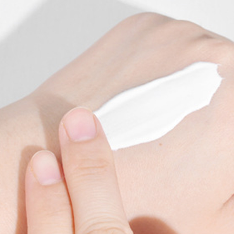 SPF50+Vücut Güneş Kremi SPF 50+Beyazlatıcı Yüz Güneş Kremi Cildi beyazlatmak için kullanılan hafif ve ince bir güneş koruyucu._voghion.com