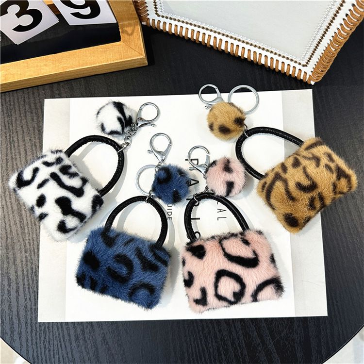 Portachiavi con ciondolo per borsa, motivo leopardato, creativo, per studenti, con ciondolo in peluche e cartone animato, portachiavi per auto, ciondolo con palla di pelo, accessori_voghion.com