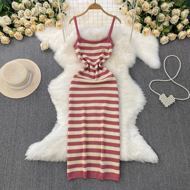 Abito da donna a righe in maglia con bretelle, gonna lunga per le vacanze, snellente per il temperamento e per i fianchi_voghion.com