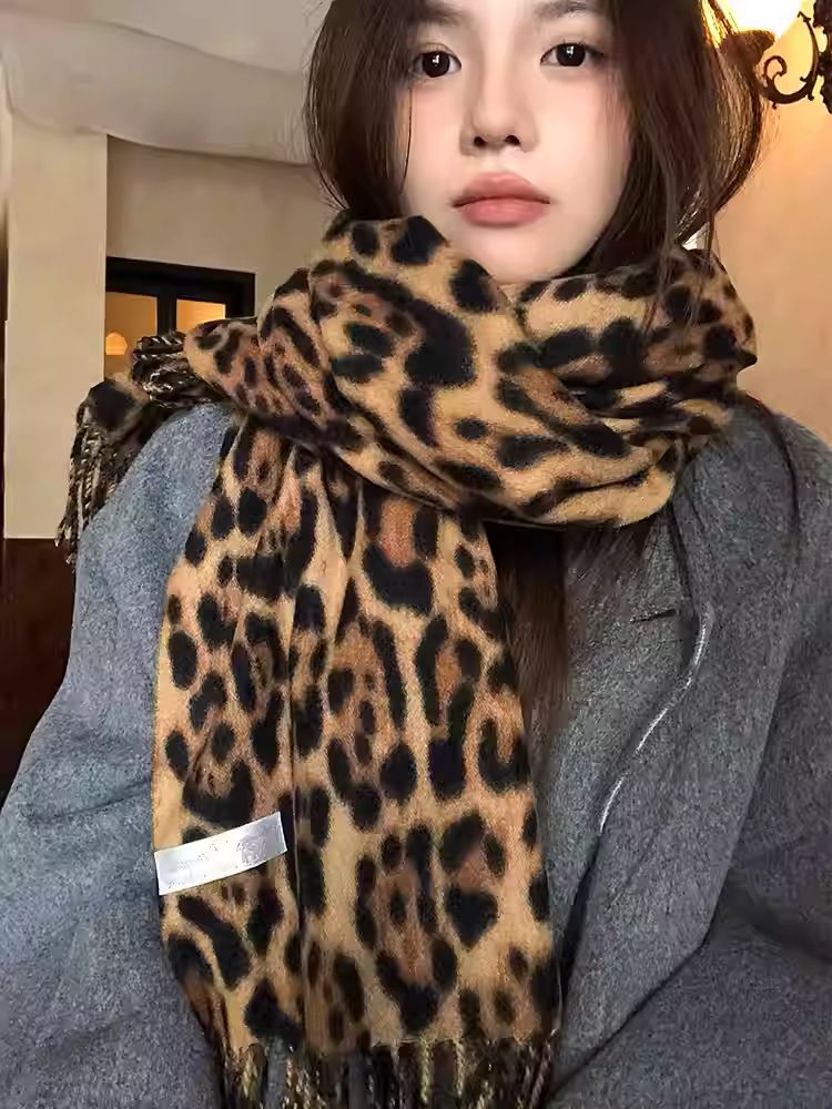 Sciarpa con stampa leopardata retrò per donna inverno 2025 nuova calda sciarpa con frange sul collo autunno e inverno_voghion.com