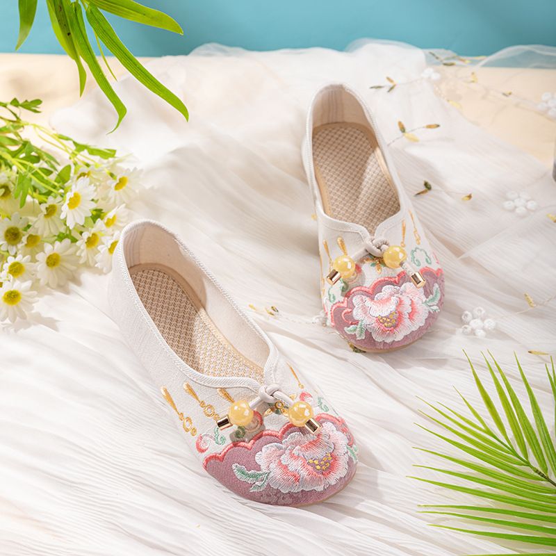 Scarpe da donna Scarpe di stoffa vecchie primaverili Scarpe ricamate in stile nazionale da donna Scarpe cheongsam in stile antico Scarpe di stoffa con tacco basso Scarpe ricamate_voghion.com