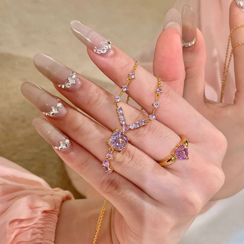 Collana Rtal con zirconi viola quadrati e diamanti, con nappa e catena per clavicola da donna_voghion.com