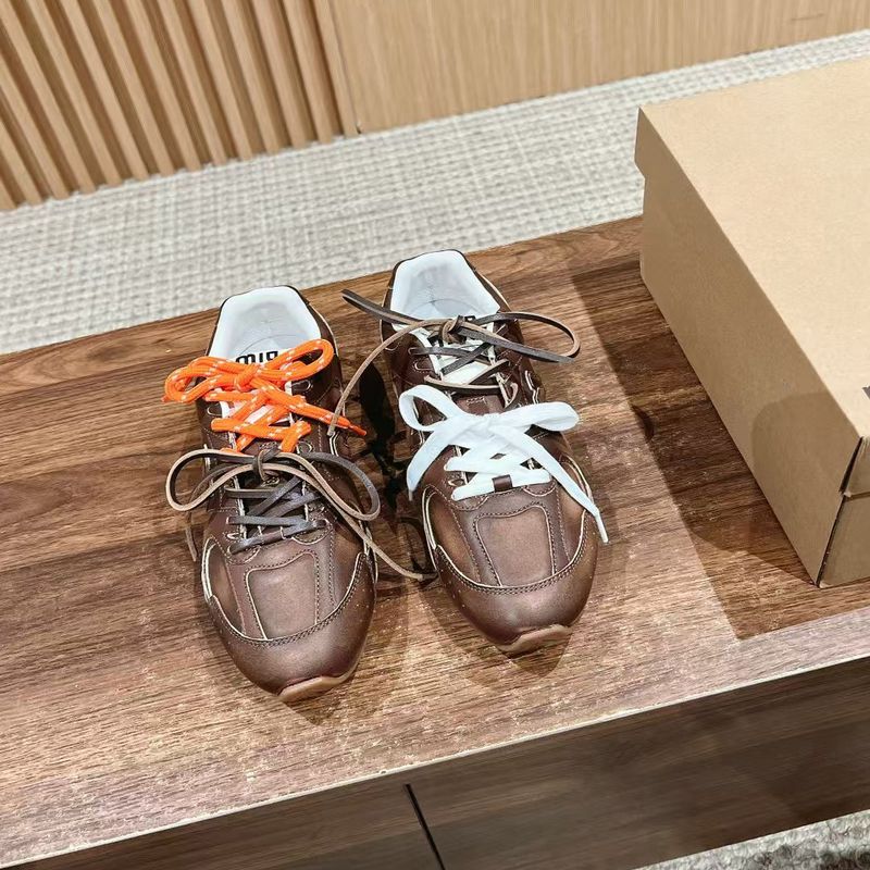 La familia Amiu colabora en el lanzamiento de 530 zapatillas de entrenamiento alemanas de suela gruesa para mujer, otoño 2025, versátiles, informales y deportivas Forrest._voghion.com