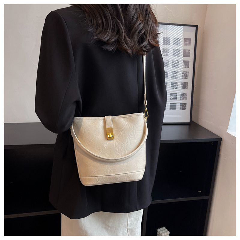 Kadınlar için yeni trend moda rahat niş tote büyük kapasiteli tek omuz pu banliyö kova çantası_voghion.com
