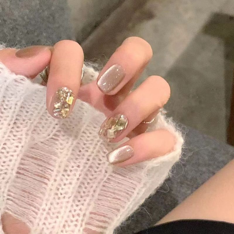 30 Nagellackstücke, funkelnder Champagner-Diamant, der weißes Temperament zur Schau stellt, handgefertigte Aufkleber mit Katzenaugenmotiv,_voghion.com