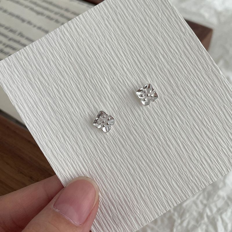 Tiqi Argento puro 999 Temperamento semplice Fiore di ciliegio per le donne Dolce e squisito Fibbia a vite Foro per l'orecchio Fiore_voghion.com