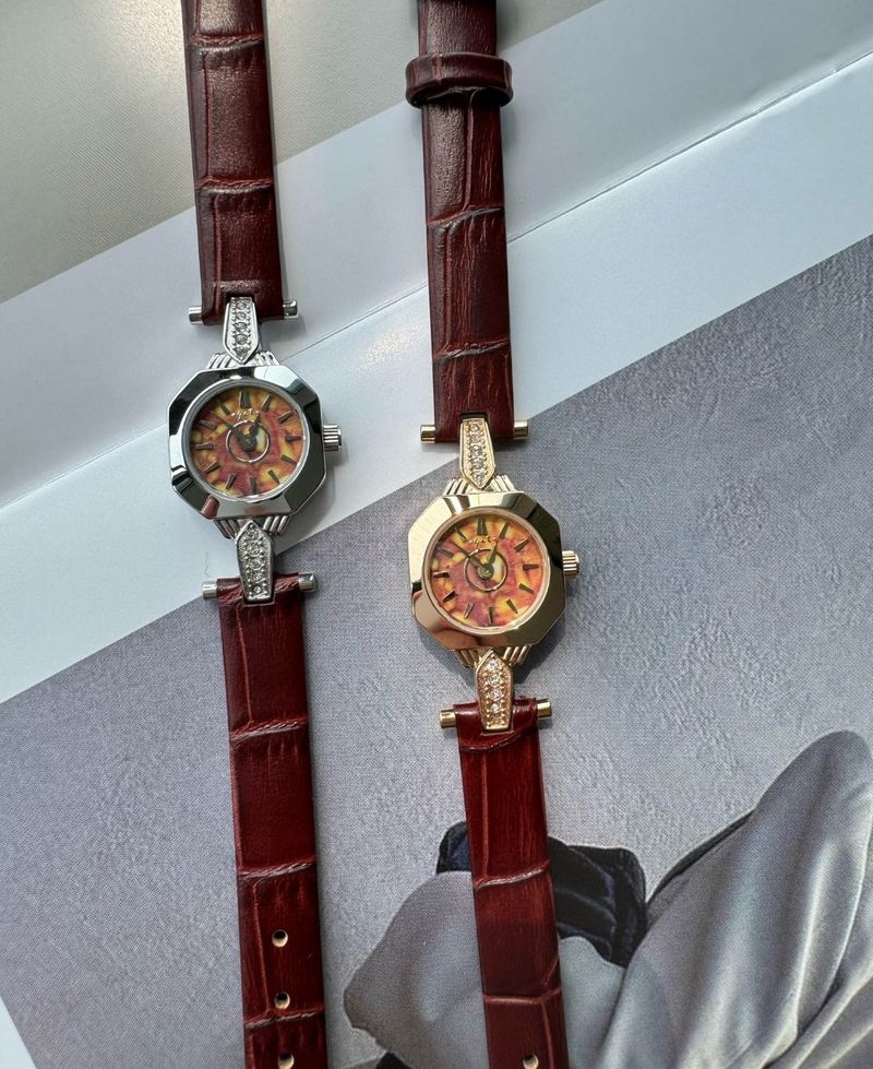 Orologio da polso da donna color noce, edizione limitata estiva 2025, al quarzo con quadrante in madreperla e ambra lampeggiante_voghion.com