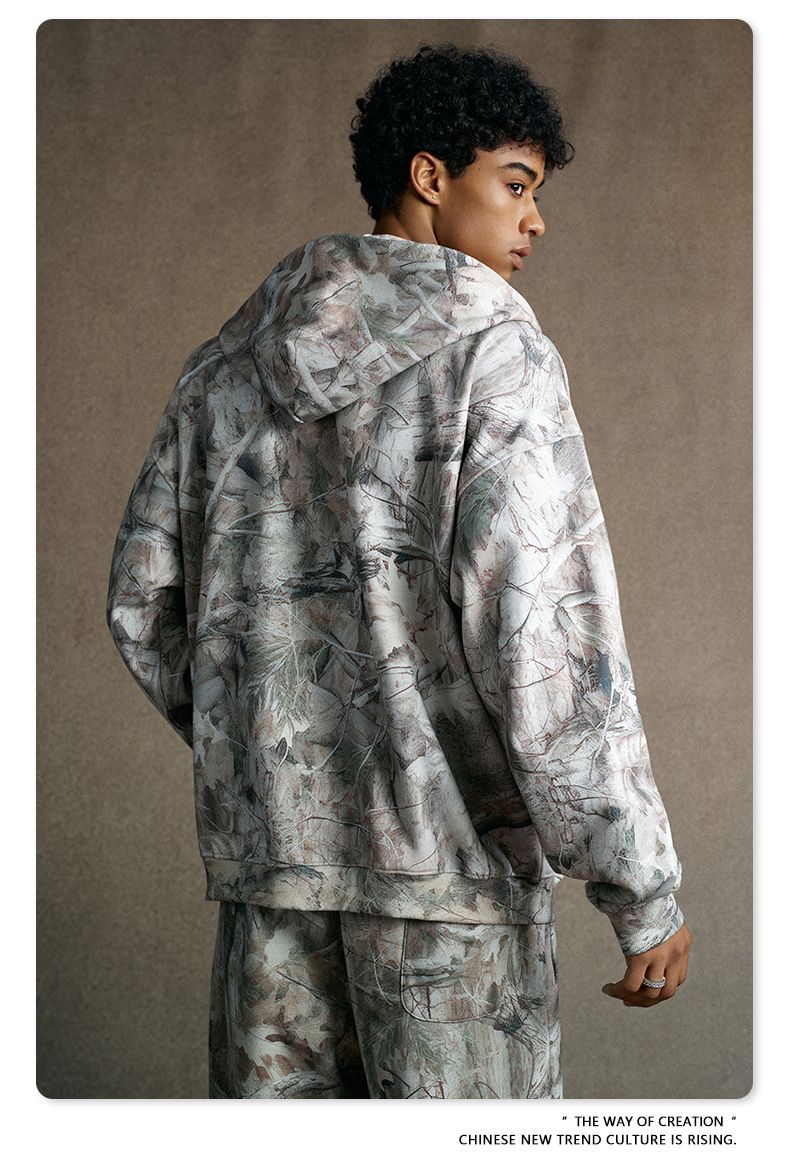 Ensemble deux pièces tendance pour homme, sweat-shirt camouflage en velours, streetwear, sweat à capuche et jogging en polaire camouflage – Tenue deux pièces tendance pour un confort hivernal_voghion.com
