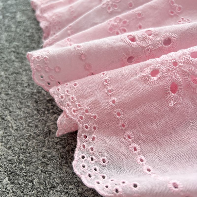 Stile di abbigliamento femminile, completo per donna, camicia con maniche a sbuffo, scollo quadrato in vita, gonna traforata ricamata, stile festivo._voghion.com