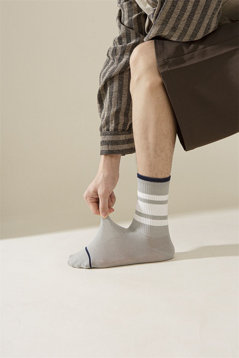 Vidēja garuma zeķes Vīriešu rudens un ziemas kokvilnas zeķes Studentu zilas bumbu sporta zeķes Garas, svītrainas, platas, vienkāršas, modernas, kontrastējošas krāsas_voghion.com