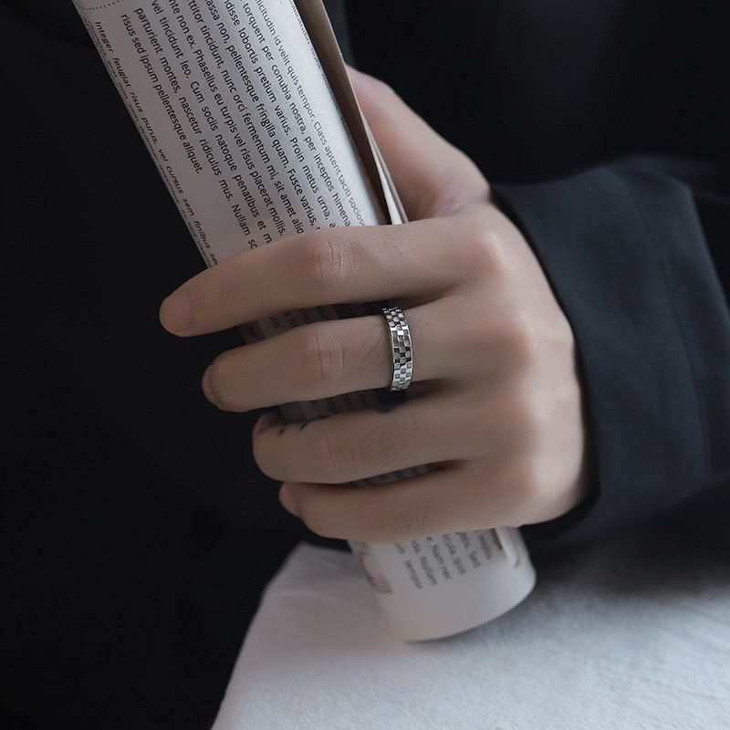 2025 Men's Trendy Ins Style Personality Checkerboard Pattern Minimalist Single Finger Ring_voghion.com