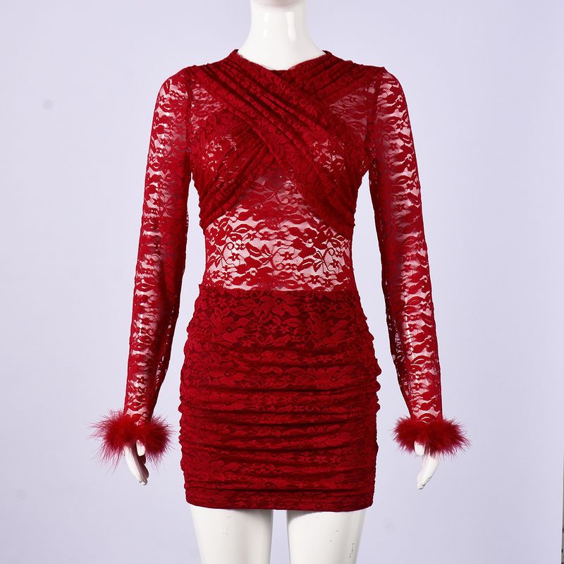 Robe moulante sensuelle en dentelle et plumes pour femme – Design ajouré séduisant (S-XL)_voghion.com