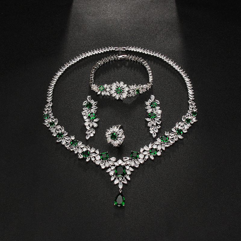 Set di gioielli da donna - Eleganti orecchini, collana, bracciale e anello in zircone verde smeraldo per la sposa e le damigelle. Accessori da sposa_voghion.com