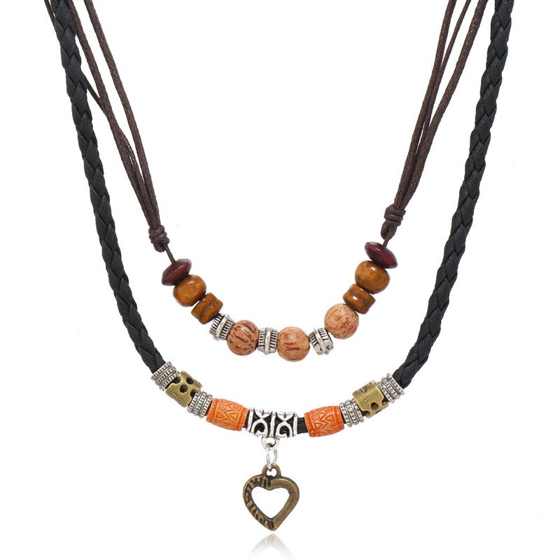 Collana in pelle multistrato semplice con ciondolo a forma di cuore con piuma e ala di pollo in legno_voghion.com