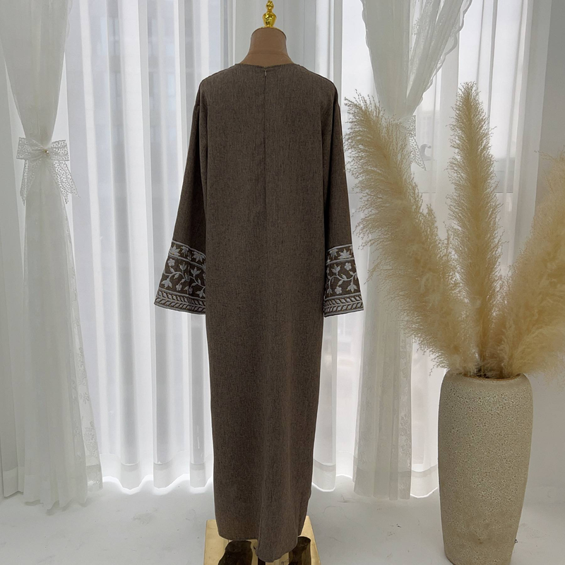 A Middle Eastern Embroidered Dress Gown With Exquisite Patterns On The Cuffs And A Zipper At The Back_voghion.com