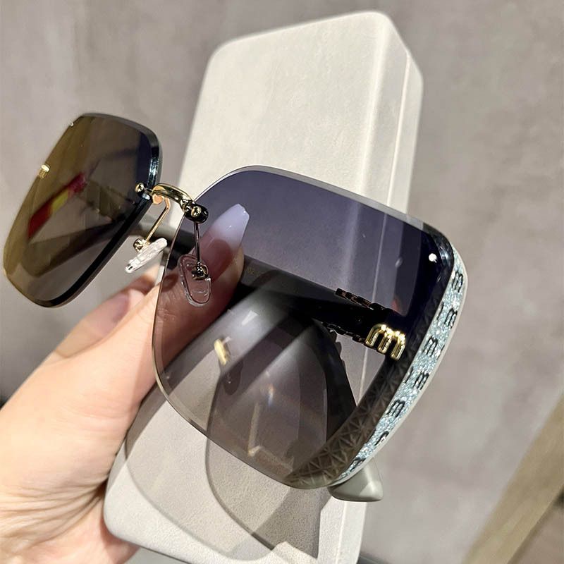 Versione polvere scintillante coreana alla moda piena di stelle, donna con montatura grande, sensazione di fascia alta per le case, Instagram casual_voghion.com