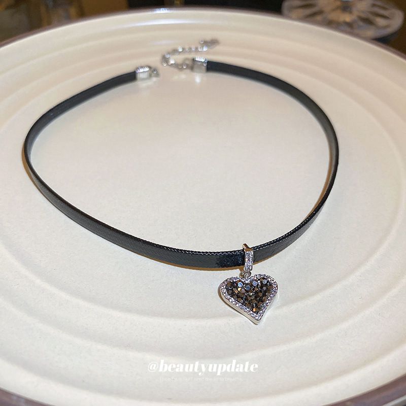 Herzförmige Halskette aus französischem Kunstkristall, süßer und cooler Stil, modisches Design, Halsketten-Halsband, Nische_voghion.com