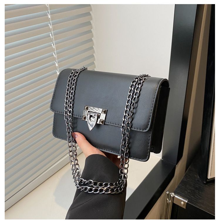 Trendy ketting voor vrouwen 2024 nieuwe mode schouder crossbody trendy persoonlijkheid in kleine vierkante tas_voghion.com