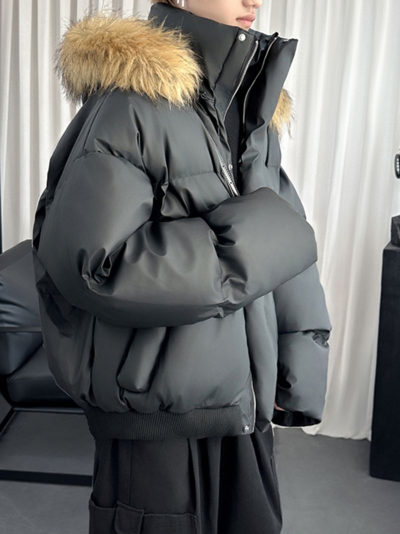 Kurze, wattierte Winterjacke für Herren mit Kapuze, Pelzkragen und PU-Leder im Stil einer amerikanischen Pufferjacke._voghion.com