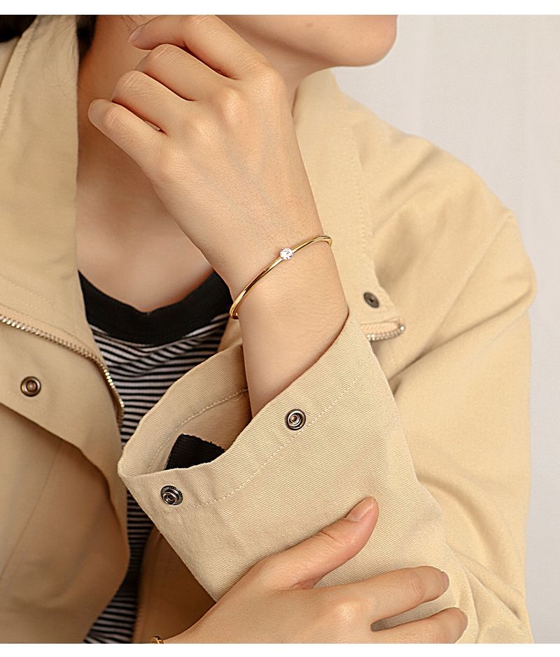 Pulseira de zircônia com quatro garras Temperamento Versátil Diamante K Ouro Pulseira Aberta Acessórios para Relógios_voghion.com