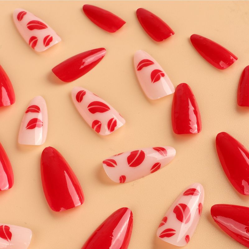 Künstliche Nägel in Mandelform, rote Lippen, Küssen und Rüstung tragen, Nagelflicken für die Straße, aufklebbare Nägel_voghion.com