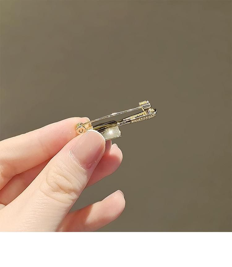 New Design Sense Niche Gold Shovel Shining Anti-light Brooch Women's High-end Exquisite Accessories Pin Corsage_voghion.com