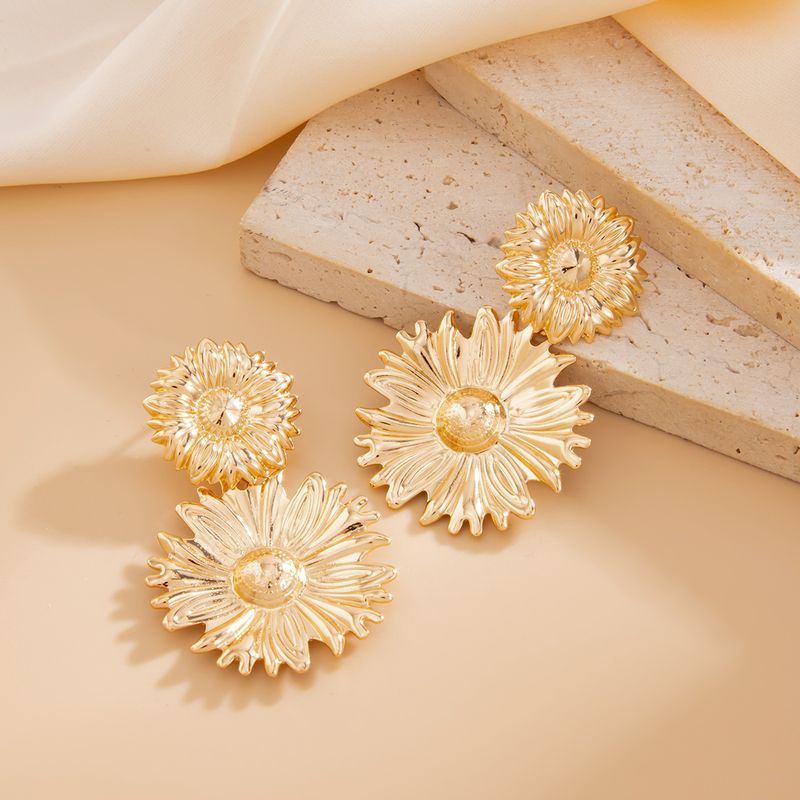 Orecchini pendenti con perle e girasole plissettati, linea di moda Ins, clip per orecchini a clip_voghion.com