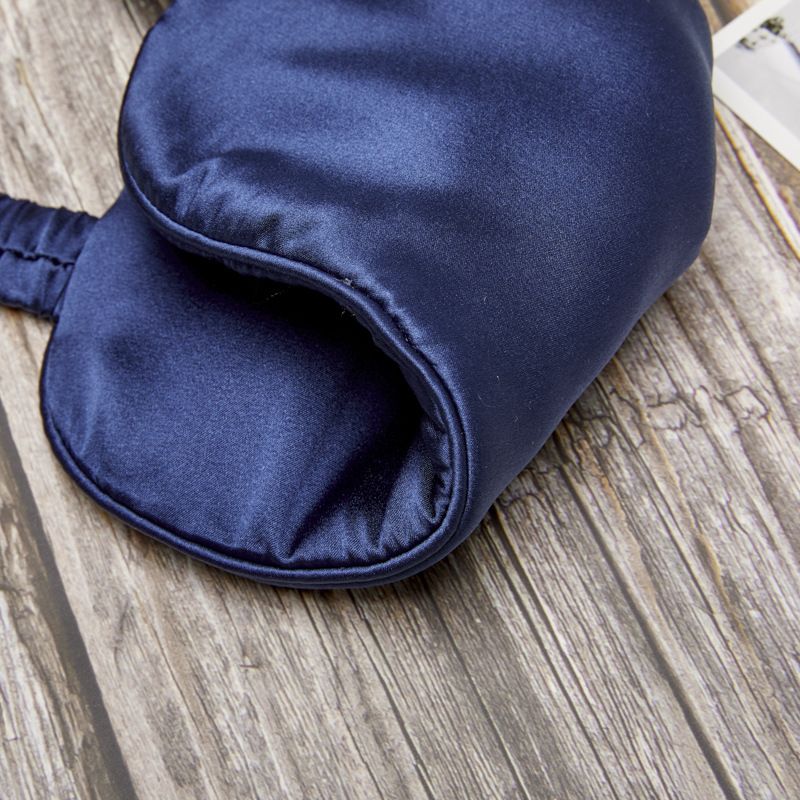 Cuscino cervicale di lusso in seta di gelso al 100% di grado 6A per viaggi e sonno, supporto in memory foam traspirante, design moderno e minimalista_voghion.com