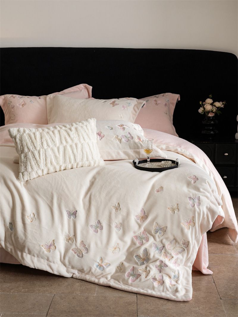 Set di quattro pezzi Winter Milk, copripiumino, lenzuola, biancheria da letto in flanella di corallo e velluto double-face_voghion.com
