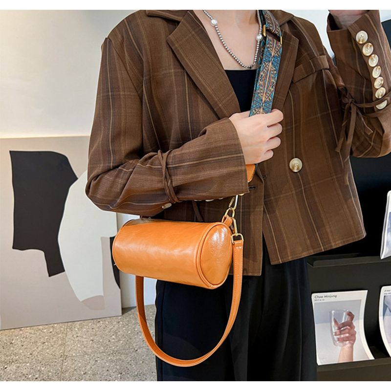 Underarm 2024 new niche women's Japanese and Korean fashion shoulder crossbody Pillow Mini small bag Cylinder_voghion.com