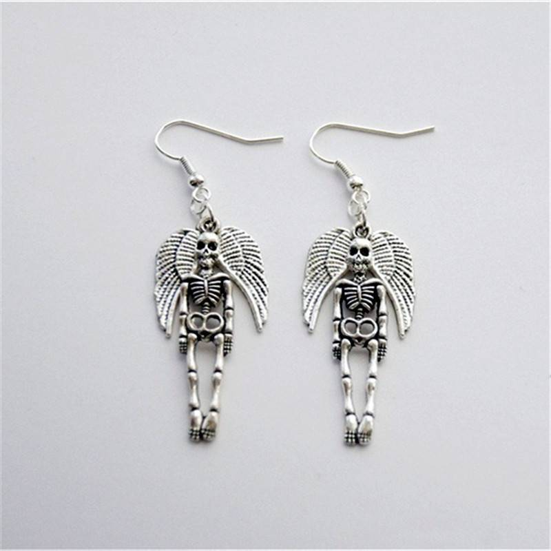 Pendientes de calavera con alas de ángel y ganchos para la oreja_voghion.com