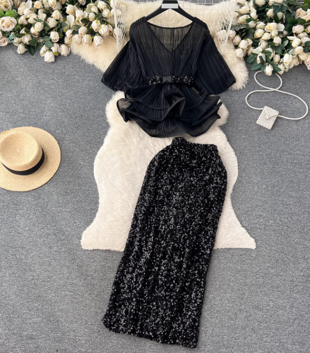 Abbigliamento da donna, abito da donna retrò leggero di lusso in stile femminile con camicia plissettata con volant in vita + gonna lunga con paillettes e fianchi avvolti_voghion.com