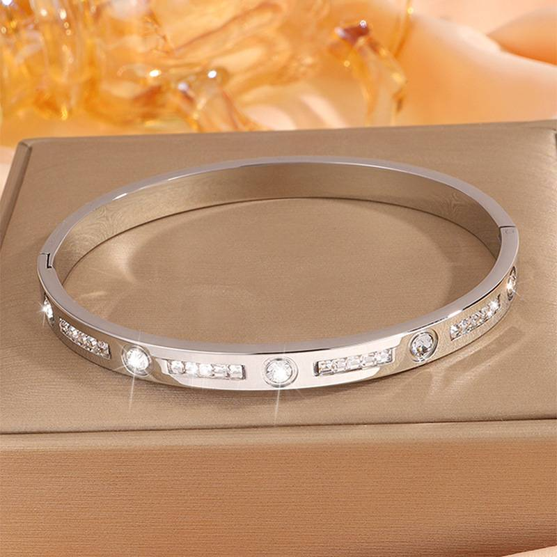 Modisches, leichtes, luxuriöses High-End-Damenarmband, grenzüberschreitendes, lichtechtes, diamantbesetztes Goldarmband, geeignet für den Alltag und Partys von Frauen_voghion.com