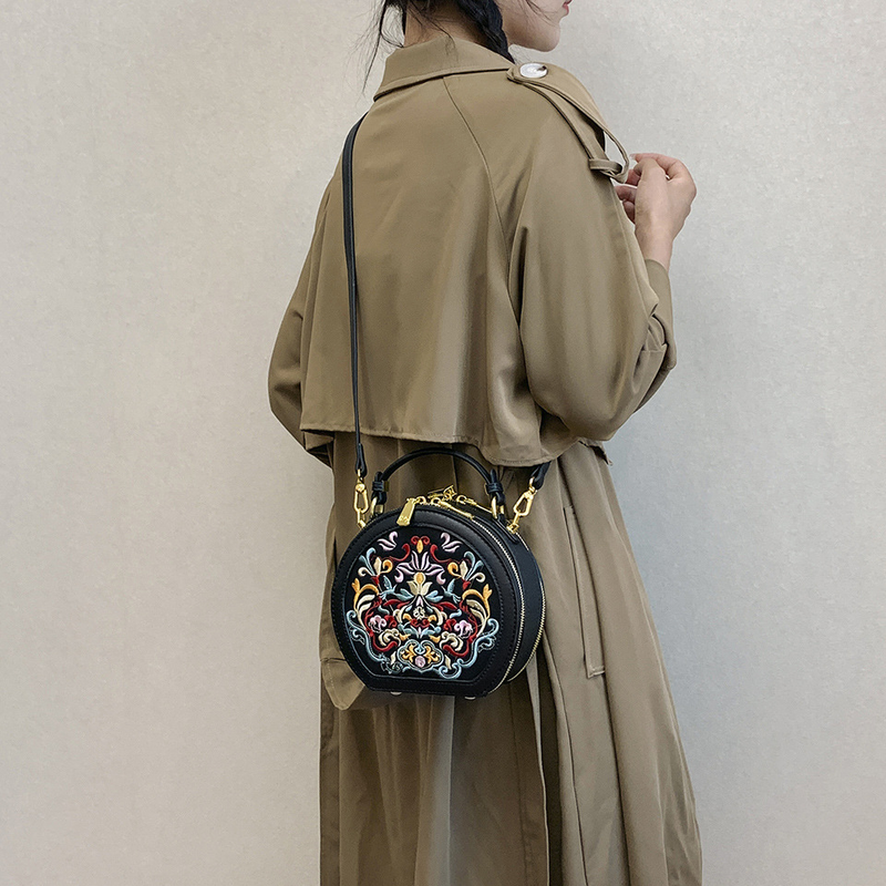Nischen-Handtaschen mit hochwertiger Textur und Stickerei für Damen 2024, neuer Stil, trendiger literarischer chinesischer Stil, kleine runde Umhängetasche mit einer Schulter_voghion.com