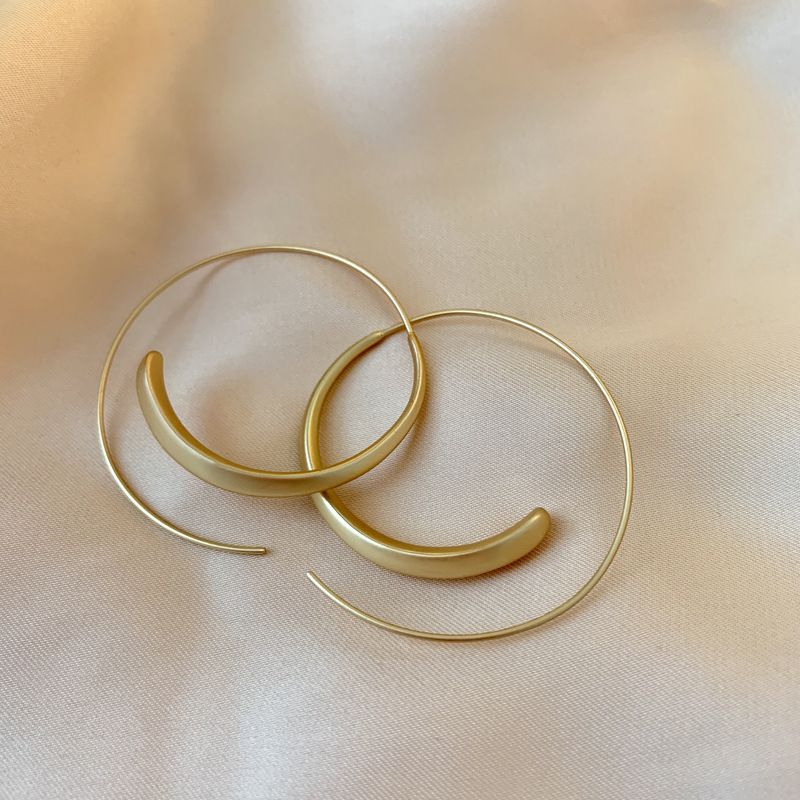 Ago d'argento Metallo Vento Circolare Geometrico Moda Pendolarismo Semplicità Semplice Cerchio Personalizzato Temperamento Di Alta Gamma_voghion.com