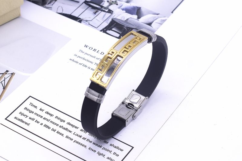 Set di gioielli da uomo con bracciale in silicone e acciaio_voghion.com