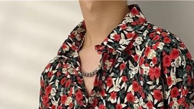 Camicia ampia a maniche lunghe con camicia floreale vintage da uomo_voghion.com