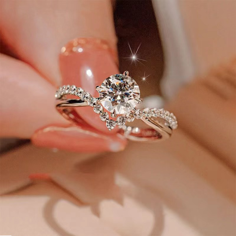 Crowning Love Neuer vierzackiger simulierter Zirkon-Diamantring für Männer und Frauen, 1 Karat Krone, offene Paarringe_voghion.com
