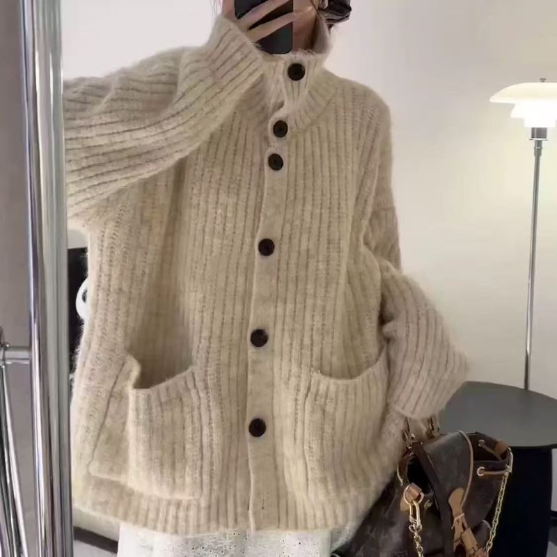 Cardigan oversize a collo alto – Coatigan in maglia grossa (cammello/carbone/grigio chiaro/beige) | Capo essenziale per il look a strati di ispirazione vintage_voghion.com