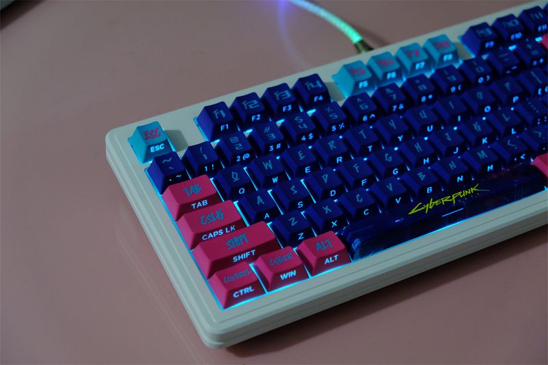 Transparente MadCatz Cyberpunk-Tastenkappe_voghion.com