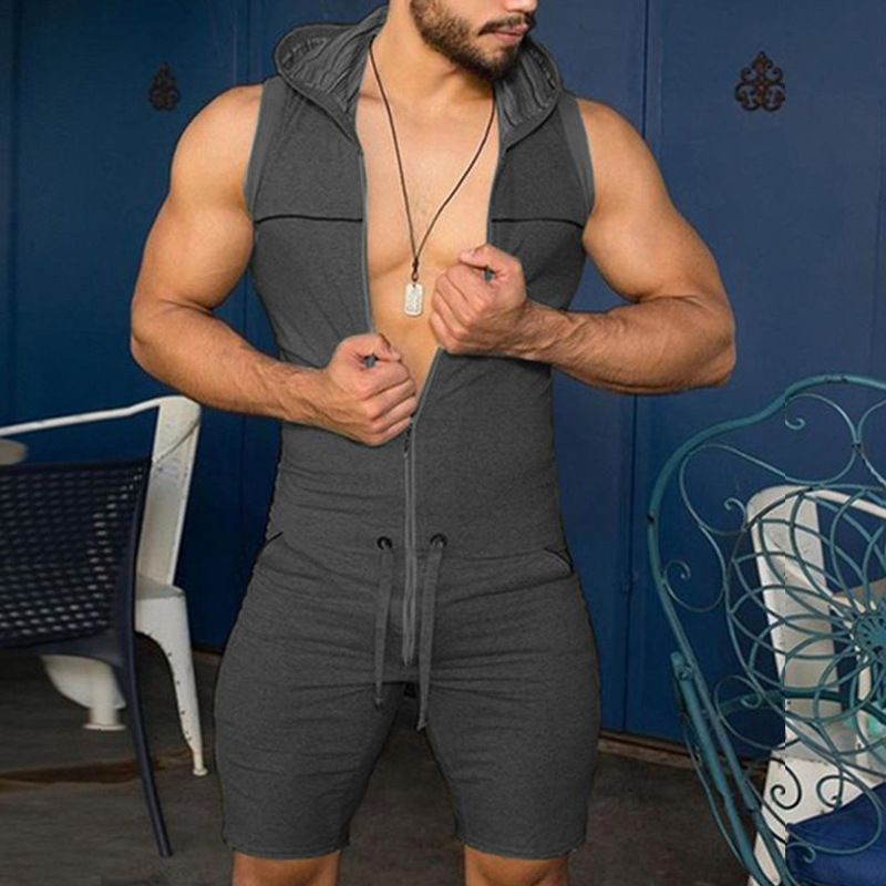 Herrenbekleidung Männer tragen einen sexy Strampler über einem Kapuzenpullover, lässiger Sport-Strampler_voghion.com