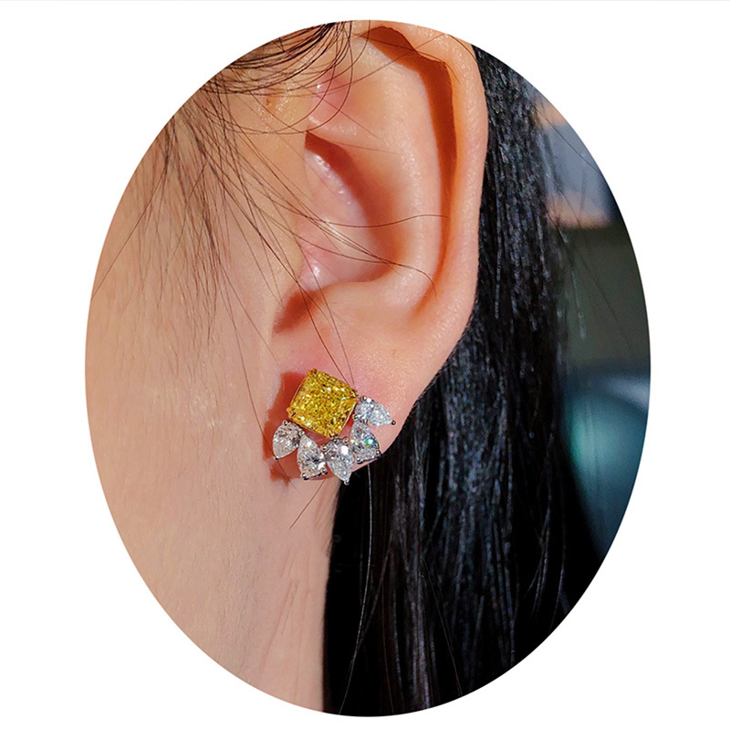 Cao Shi's New Zircon Yellow Diamond Inlaid With Water Drop Luxurious Exquisite Craft Lace Earrings For Women_voghion.com