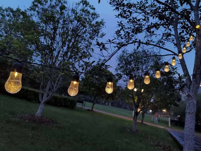 Karácsonyi világítás Fekete kupakos buborékizzó napelemes LED színes fények kültéri kerti fesztivál dekoráció napelemes fényfüzér buborékgömbfények_voghion.com