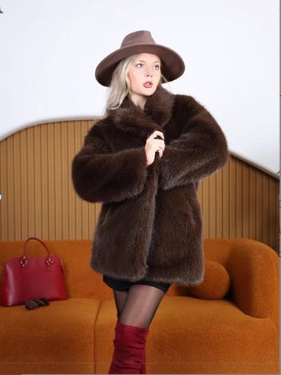 Manteau de luxe en fausse fourrure pour femme – Manteau d'hiver surdimensionné en cuir végétalien, col en V, manches longues (marron, couleurs personnalisées, tailles XS-L)_voghion.com