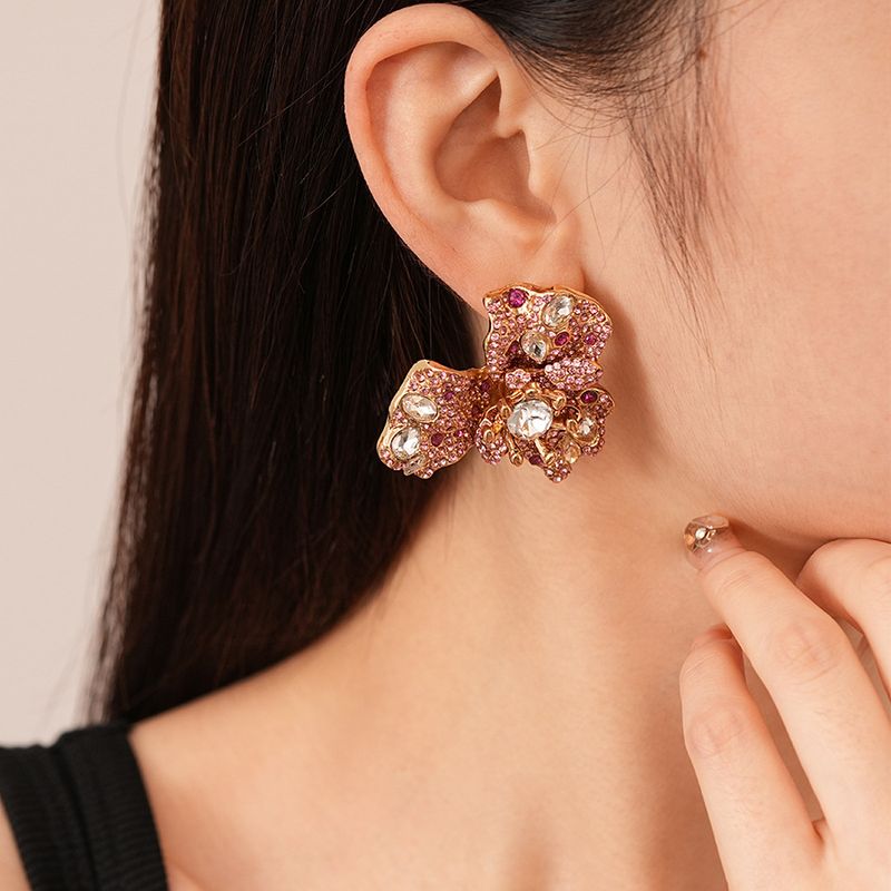 Orecchini a bottone in argento con petali tridimensionali incastonati con diamanti retrò, temperamento di lusso leggero alla moda, orecchini di alta gamma_voghion.com