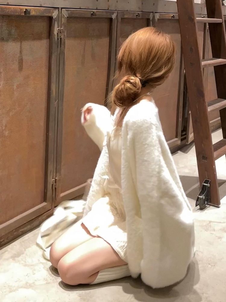 Pull blanc haut de gamme pour femme, tenue d'automne, haut cardigan moelleux, début 2025_voghion.com