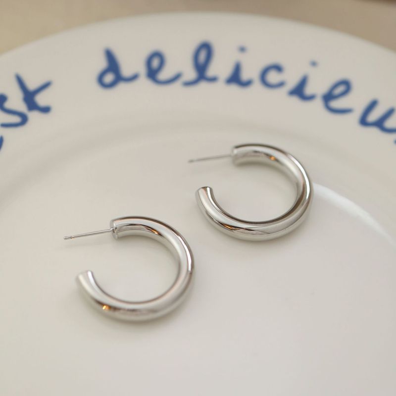 High-End Sense Hoop Mosquito Coil Ear Clips Gold Silver Round Non-Painful Earrings Metal Style Exaggerated_voghion.com
