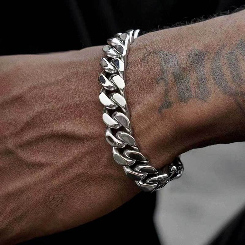 Eenvoudige roestvrijstalen heren hiphop titanium stalen driedimensionale snede vierzijdige slijpende Cubaanse armband_voghion.com