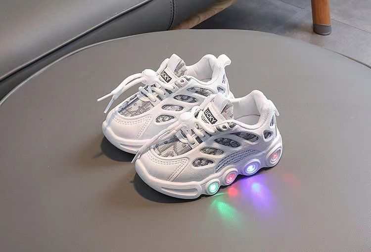2022 Herbst Neue LED-Licht Anti-Rutsch Weiche Sohle Sport für Jungen und Mädchen Mode Lässig Kinderschuhe_voghion.com